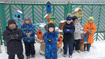 Покормили птиц зимой Покормили птиц зимой.