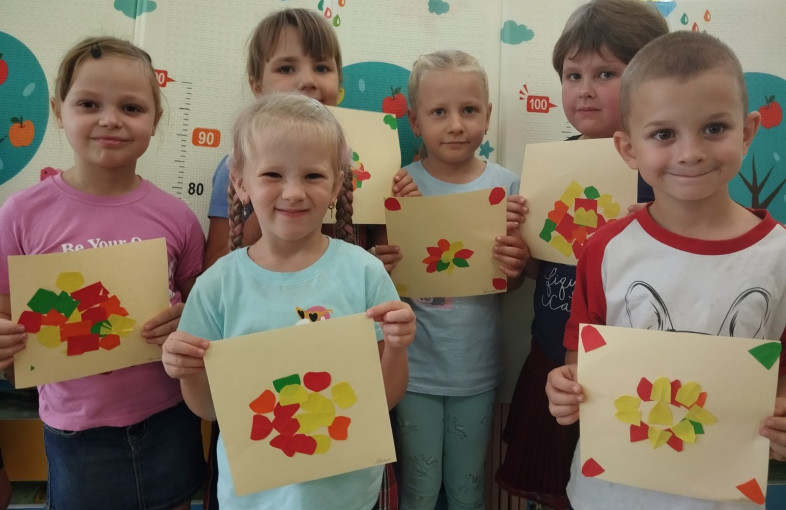 Создаём "Осенний ковёр" Создаём "Осенний ковёр".