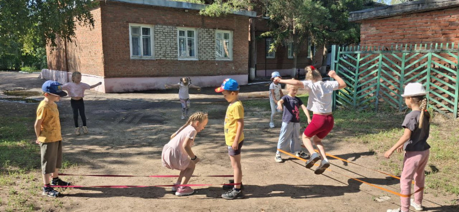 "Прыгаем к здоровью !" "Прыгаем к здоровью !".
